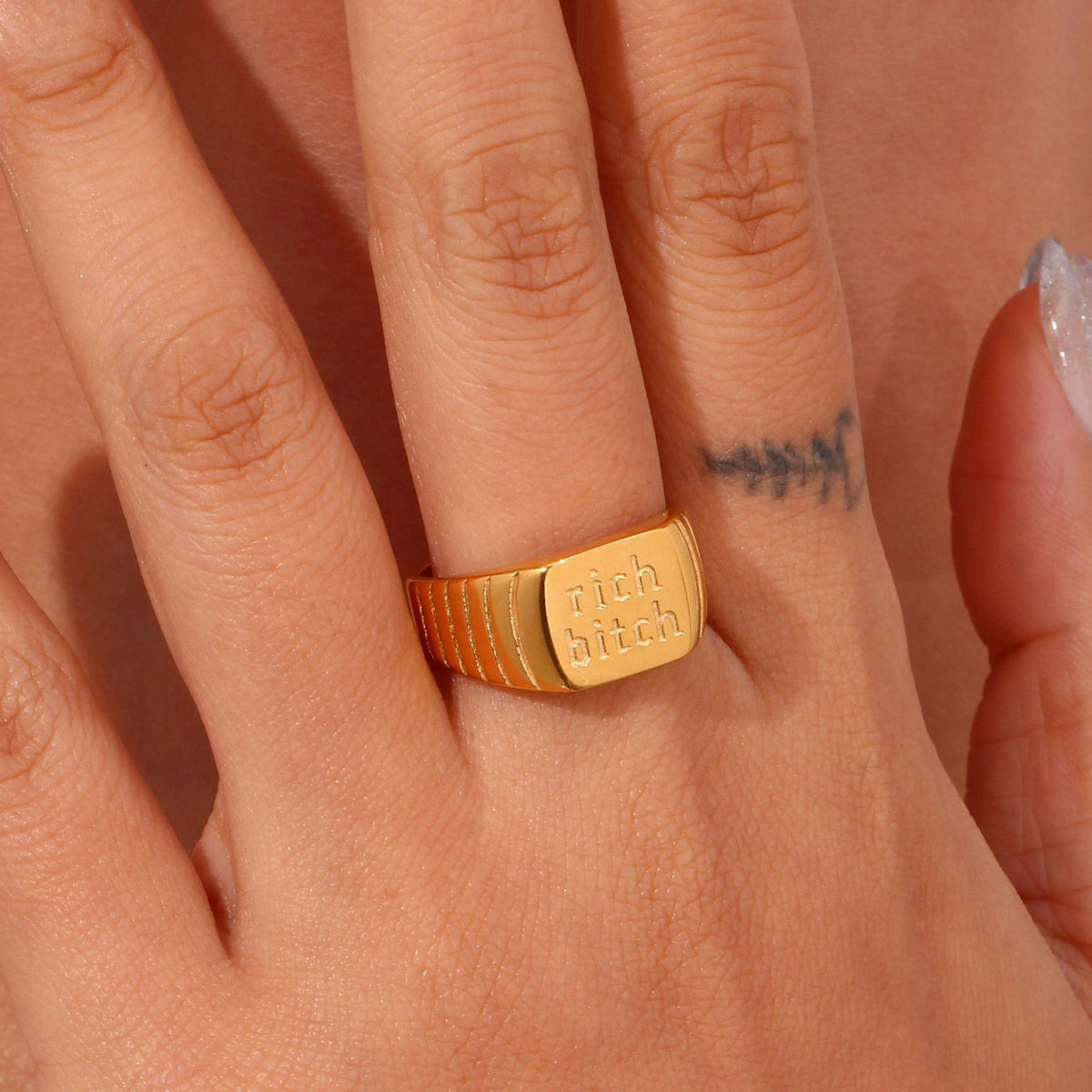 Rich Bitch Signet Ring — detail 02